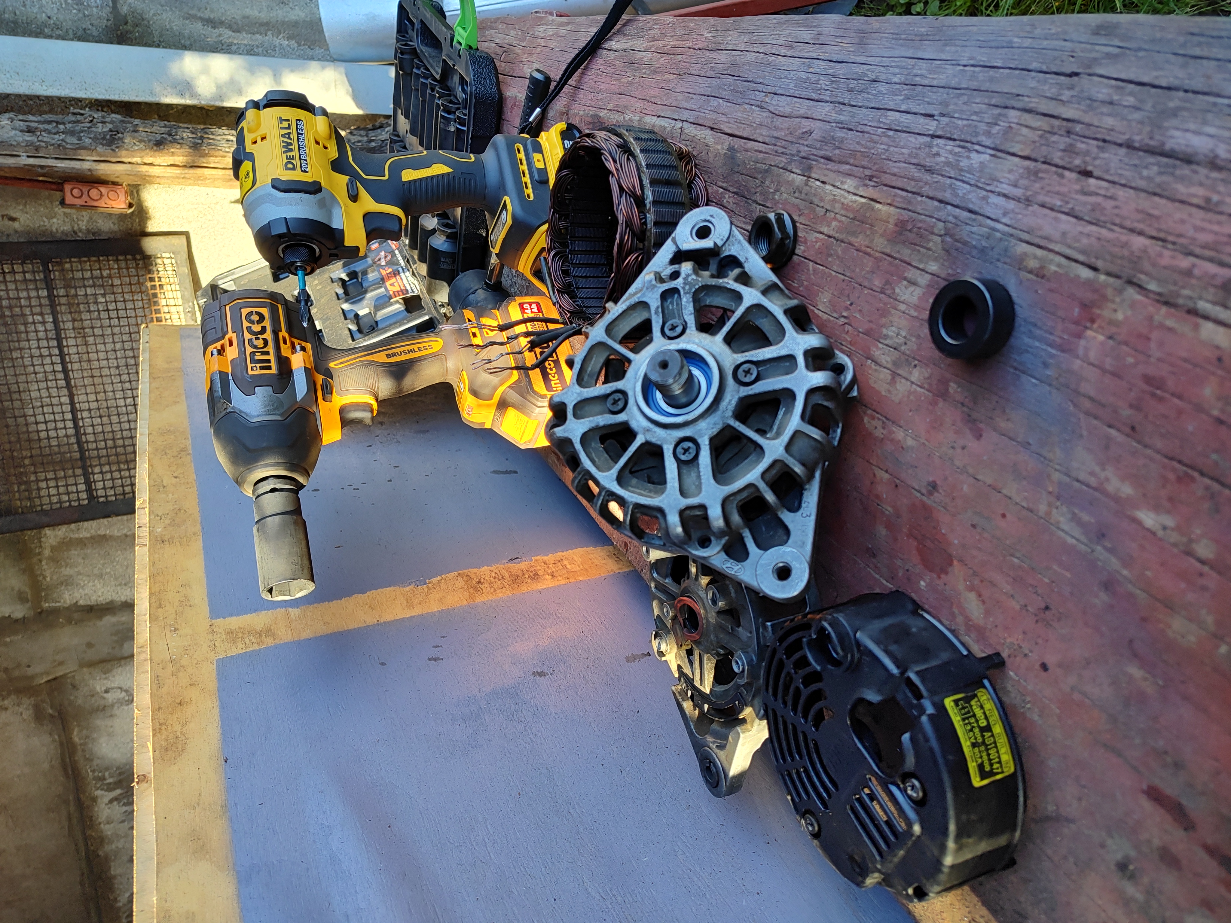 Desarmado completo de alternador con herramientas